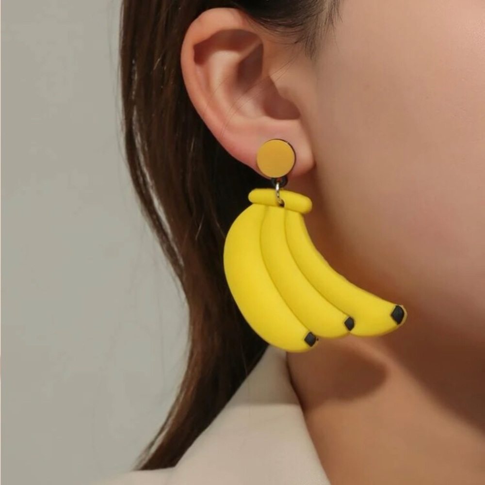 Banana 🍌 design drop earrings!